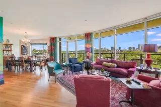 Photo #5: 4462946 Listing