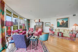 Photo #6: 4462946 Listing