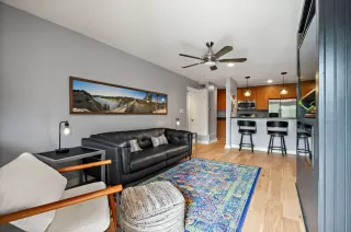 More Details about MLS # 4469685 : 1115 W 10TH ST 100