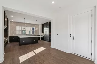 Photo #2: 4504008 Listing 