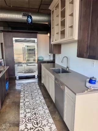 Photo #4: 4528307 Listing