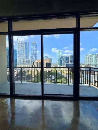 Photo #6: 4528307 Listing