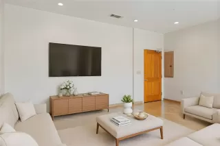 Photo #2: 4550659 Listing 