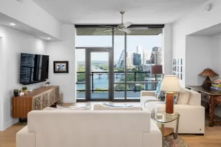 Photo #2: 4564765 Listing