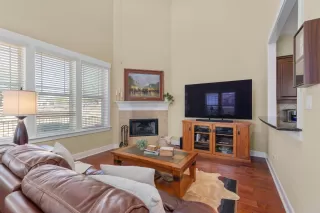 Photo #4: 4569560 Listing 