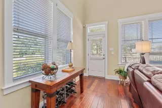 Photo #5: 4569560 Listing 