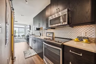 Photo #5: 4578704 Listing