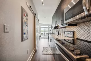 Photo #6: 4578704 Listing