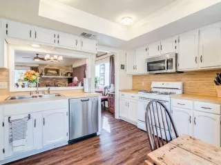 Photo #5: 4604610 Listing 