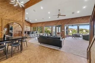 Photo #5: 4613856 Listing 