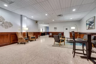 Photo #2: 4625354 Listing 