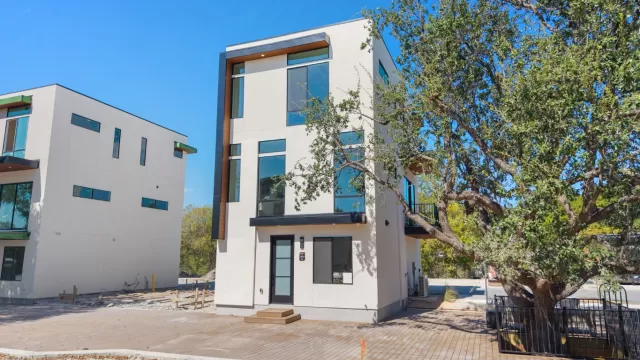 MLS: 4668356 Condo For Sale