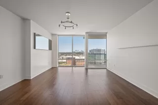 Photo #2: 4713366 Listing