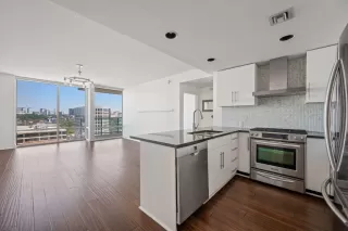 Photo #6: 4713366 Listing