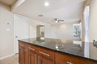 Photo #6: 4733667 Listing