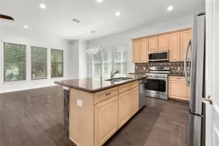 Photo #6: 4850896 Listing 