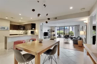 Photo #5: 4862996 Listing 