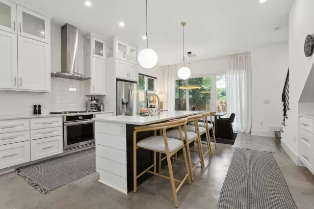 MLS: 4905318 Condo For Sale