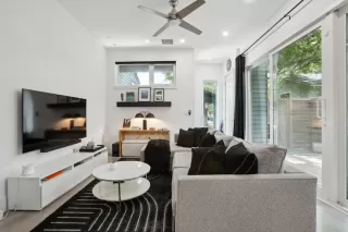 Photo #1: 4905318 Listing