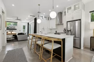 Photo #5: 4905318 Listing