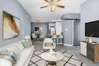 Photo #3: 5004216 Listing