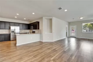 Photo #3: 5040537 Listing