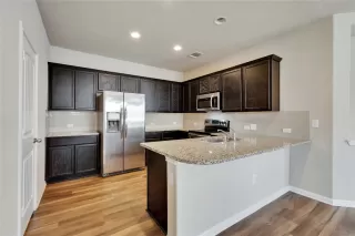 Photo #6: 5040537 Listing