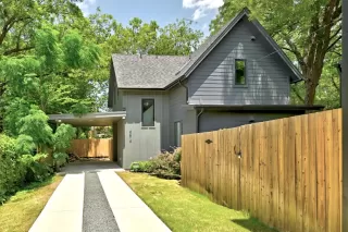 Photo #1: 5044946 Listing