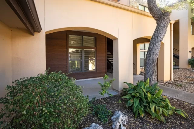 MLS: 5138635 Condo For Sale