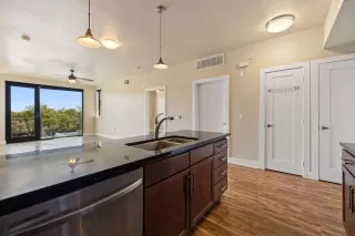 Photo #3: 5184959 Listing