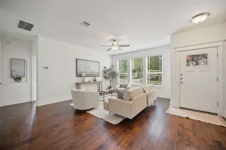 Photo #5: 5234248 Listing