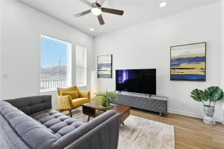 Photo #5: 5234773 Listing