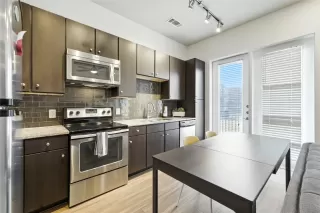 Photo #6: 5234773 Listing