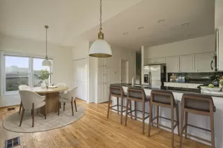 Photo #4: 5246903 Listing