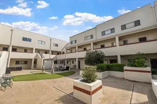 Photo #1: 5306399 Listing 