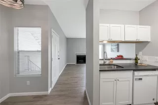 Photo #5: 5453303 Listing