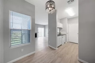 Photo #6: 5453303 Listing