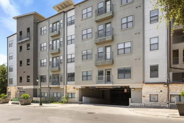 MLS: 5517861 Condo For Sale