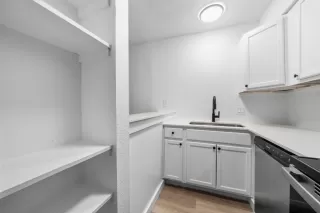 Photo #5: 5550653 Listing