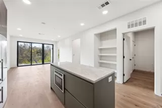 Photo #2: 5628885 Listing 