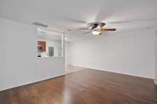 Photo #6: 5916819 Listing