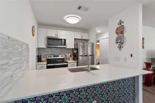 Photo #6: 6402228 Listing