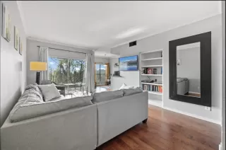 Photo #2: 6762914 Listing