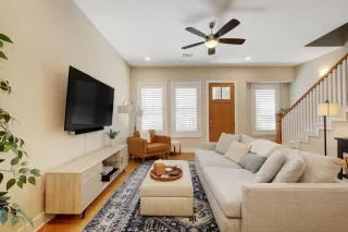 Photo #6: 6833132 Listing