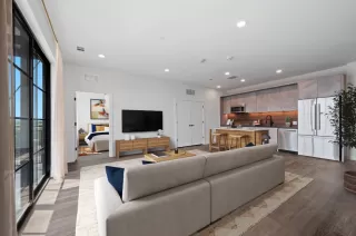 Photo #3: 6937092 Listing