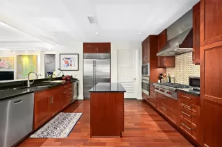 Photo #5: 7021627 Listing