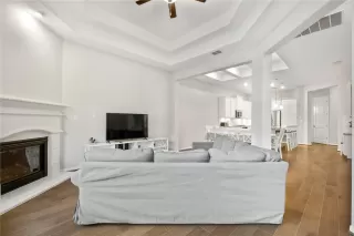 Photo #4: 7083916 Listing