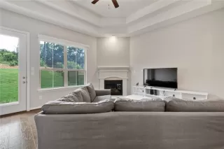 Photo #5: 7083916 Listing