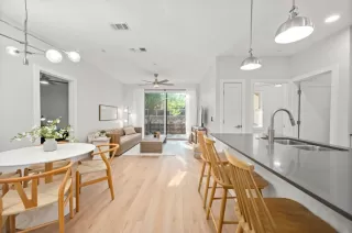 Photo #2: 7247117 Listing 