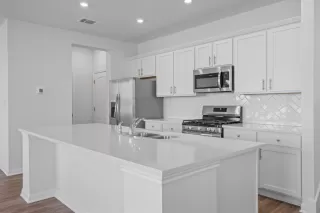 Photo #2: 7629298 Listing 